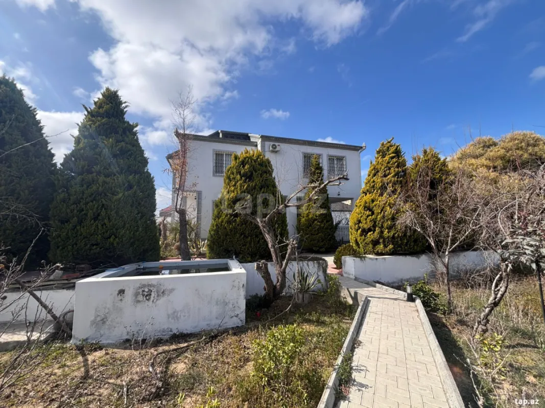 Satılır 5 otaqlı həyət evi 250 m²