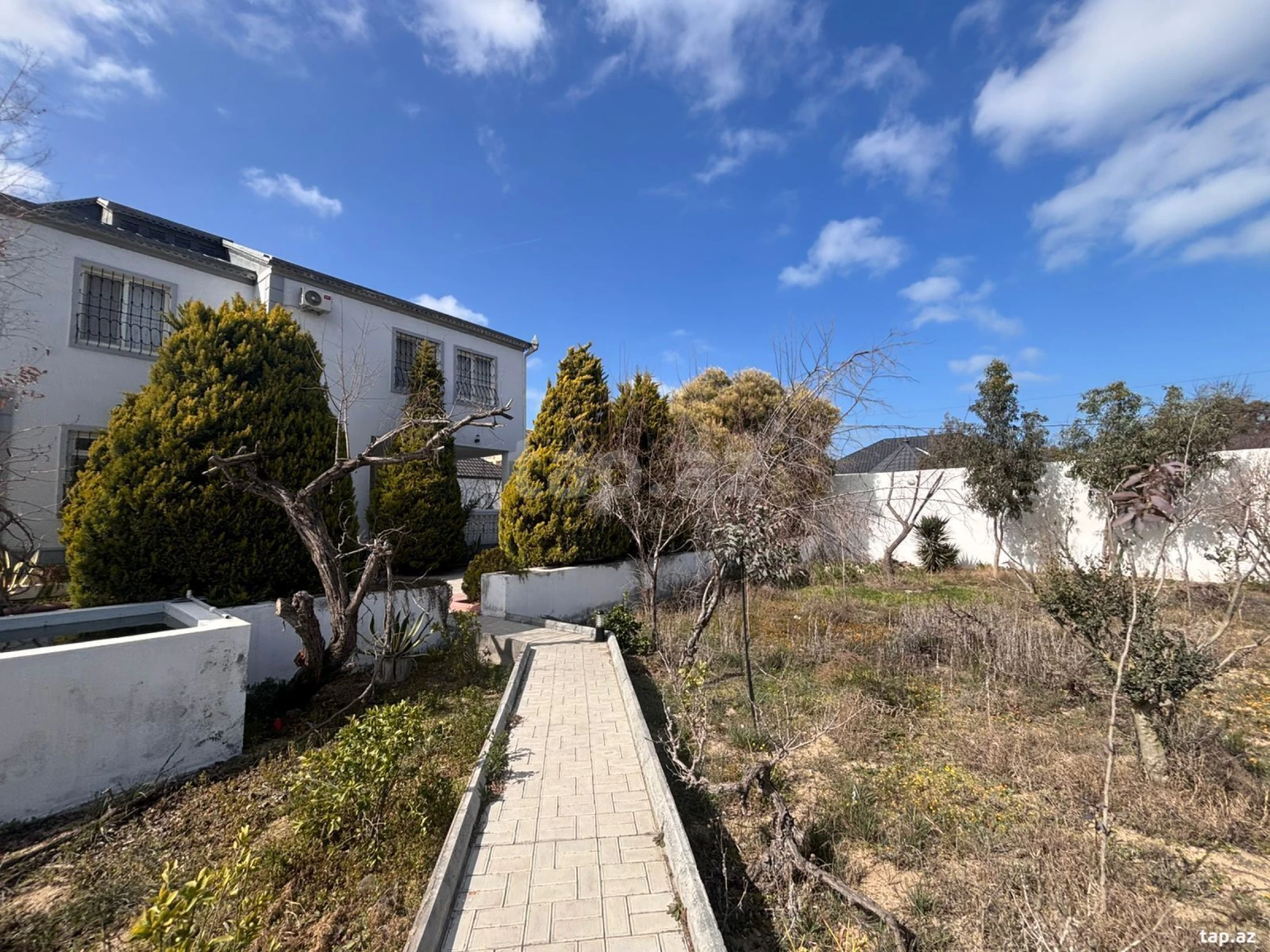 Satılır 5 otaqlı həyət evi 250 m²