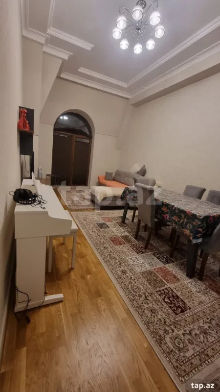 Kirayə verilir 3 otaqlı yeni tikili 140 m²