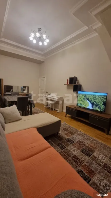 Kirayə verilir 3 otaqlı yeni tikili 140 m²