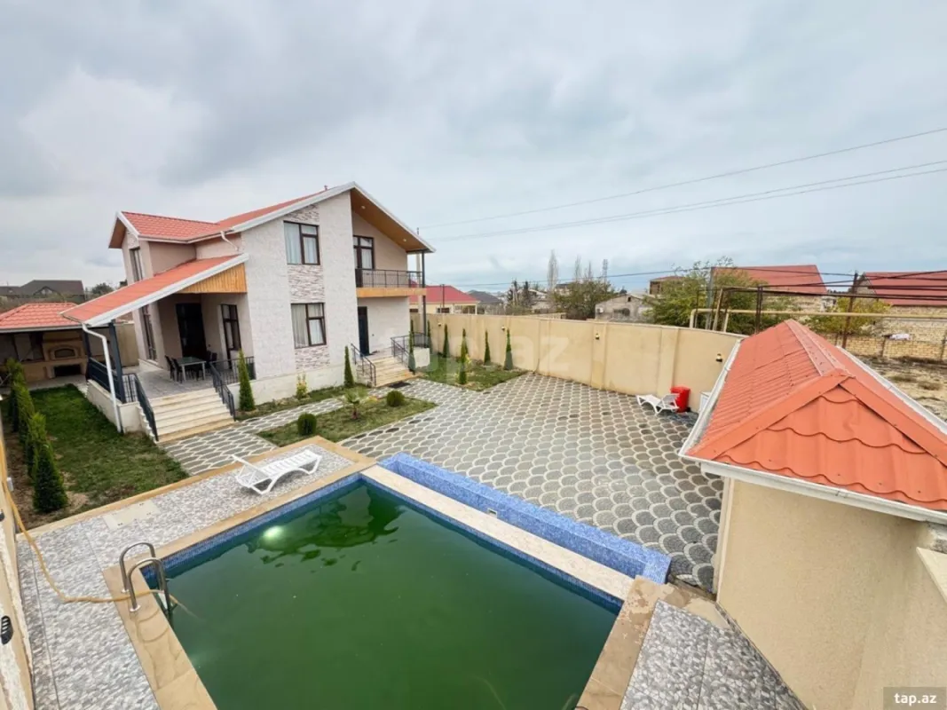 Satılır 6 otaqlı həyət evi 200 m²