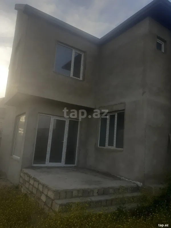 Satılır 3 otaqlı həyət evi 172 m²