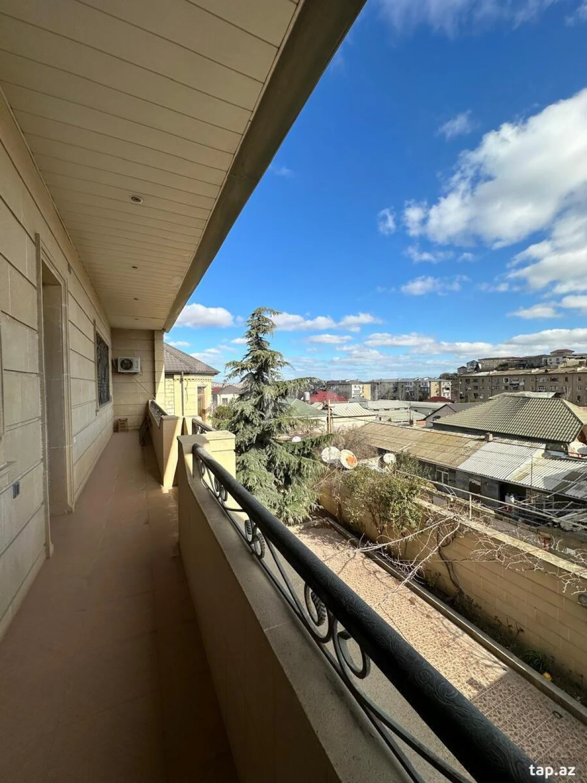 Kirayə verilir 8 otaqlı həyət evi 305 m²