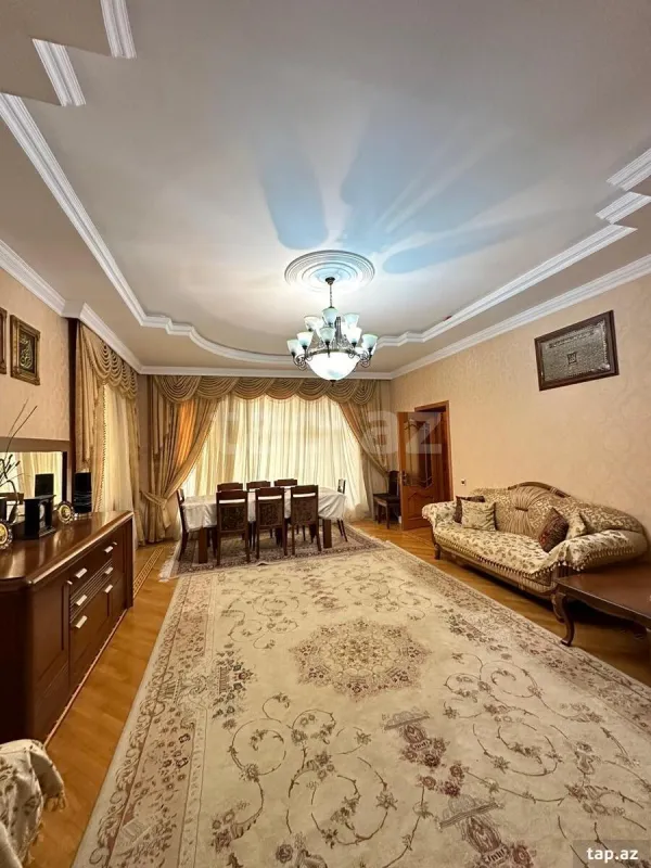 Kirayə verilir 8 otaqlı həyət evi 305 m²