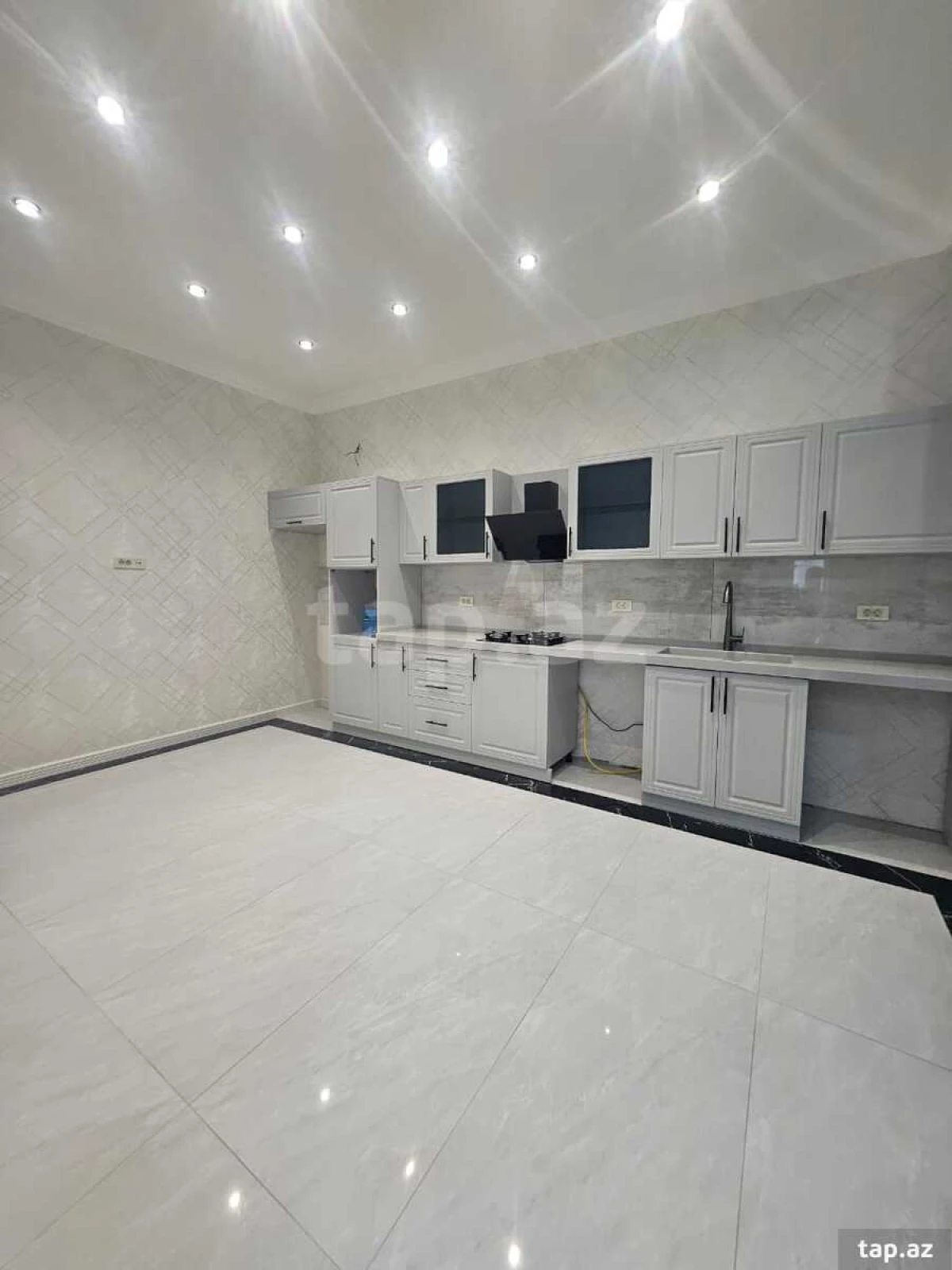Satılır 4 otaqlı həyət evi 270 m²