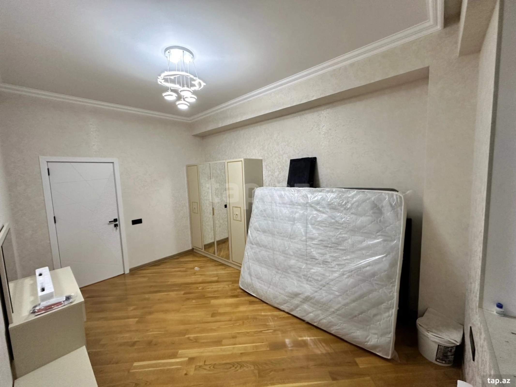 Kirayə verilir 2 otaqlı yeni tikili 73 m²