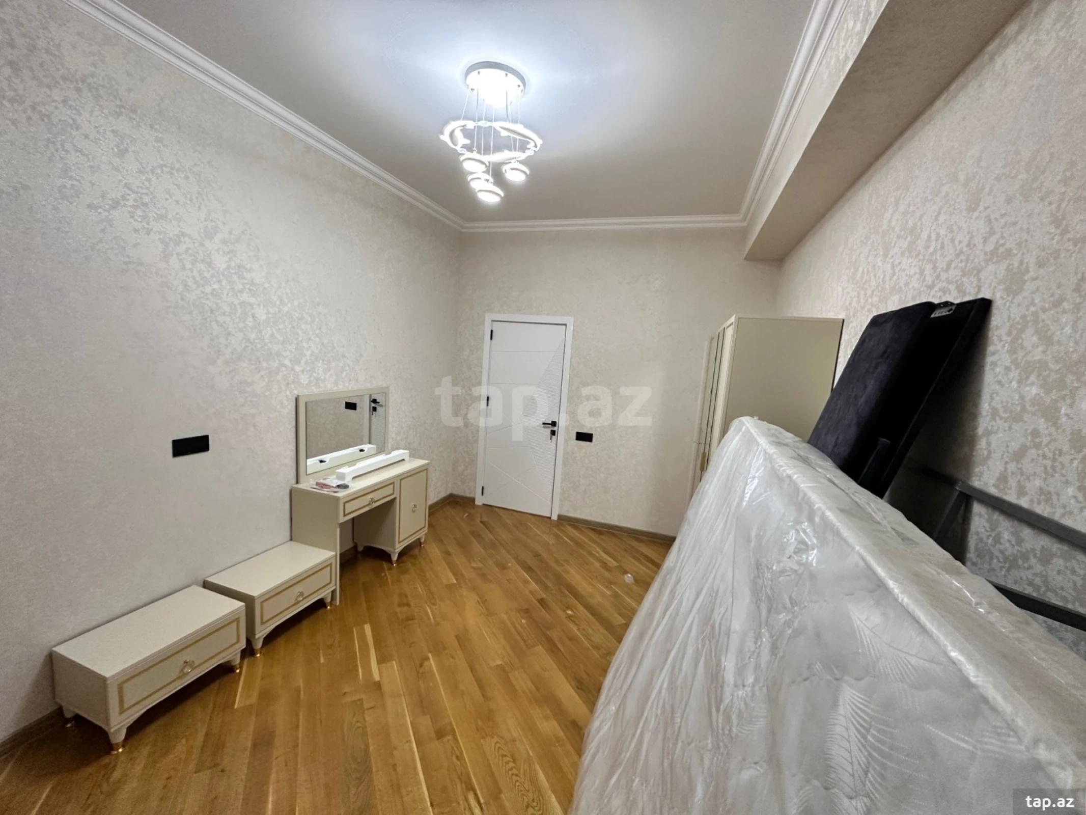 Kirayə verilir 2 otaqlı yeni tikili 73 m²