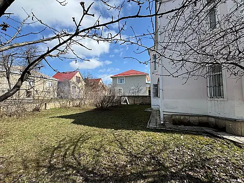 Satılır 5 otaqlı həyət evi 100 m²