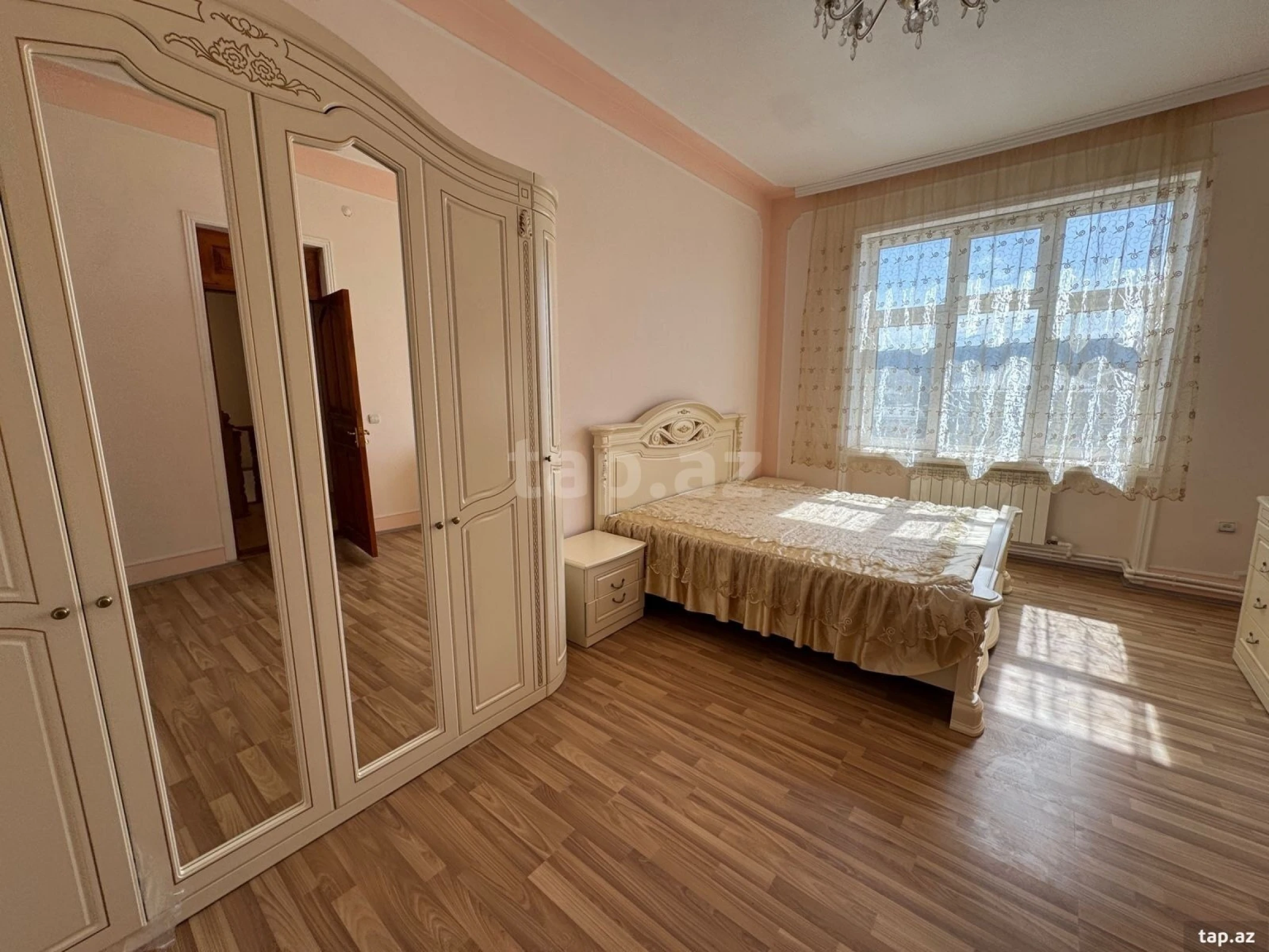 Satılır 5 otaqlı həyət evi 100 m²
