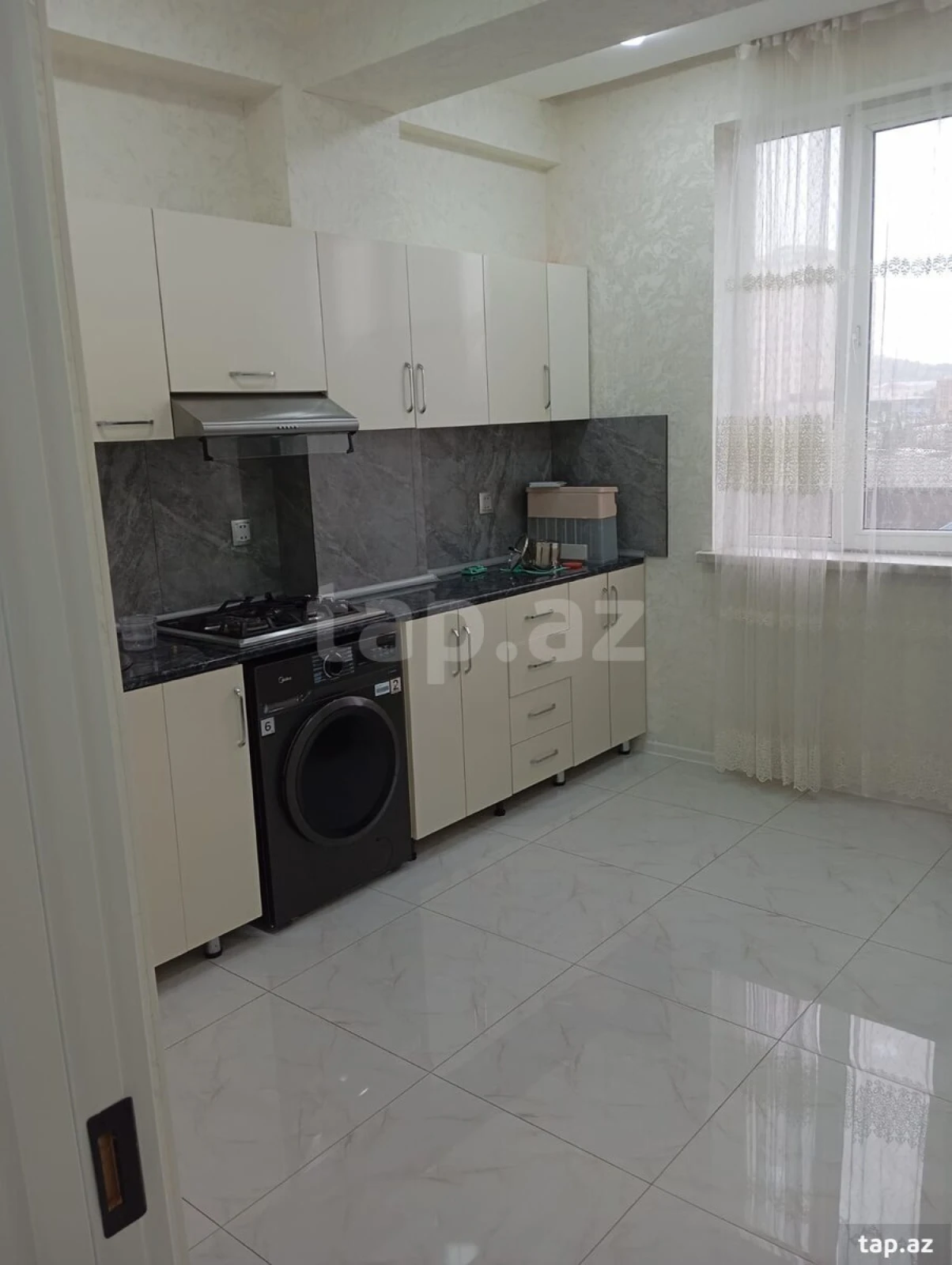 Kirayə verilir 2 otaqlı yeni tikili 72 m²