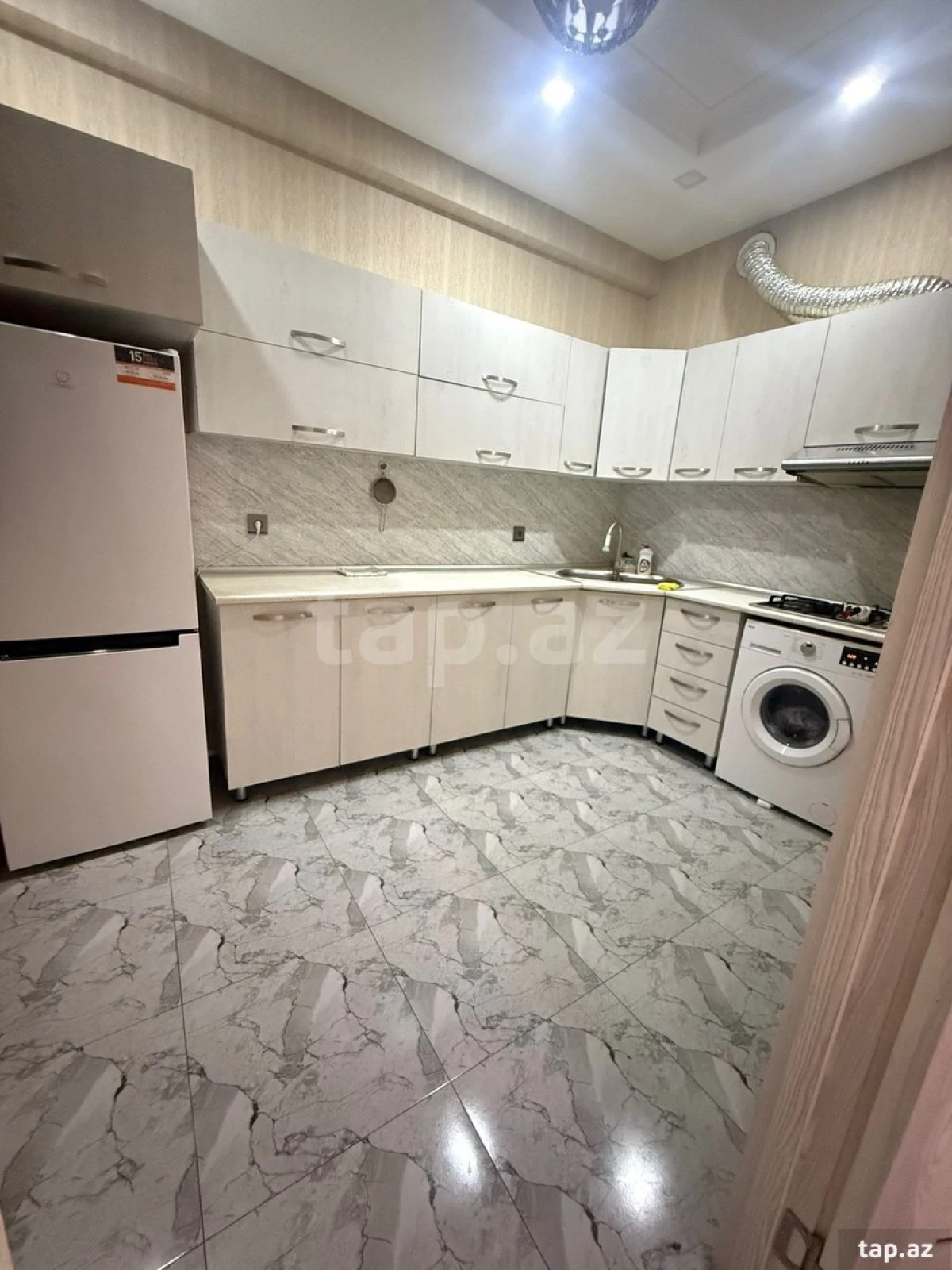 Kirayə verilir 2 otaqlı yeni tikili 200 m²