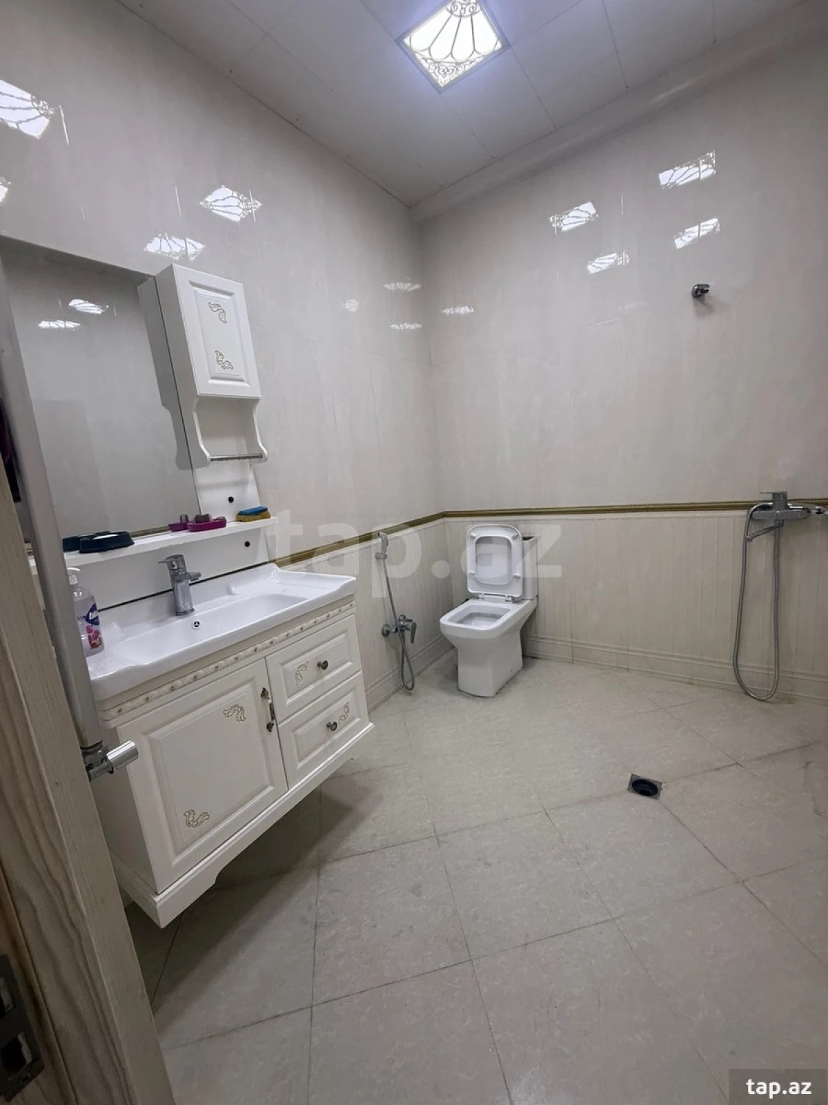 Kirayə verilir 2 otaqlı yeni tikili 200 m²