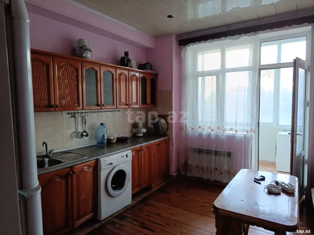 Kirayə verilir 3 otaqlı yeni tikili 142 m²