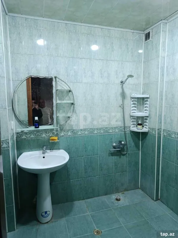 Kirayə verilir 3 otaqlı yeni tikili 142 m²