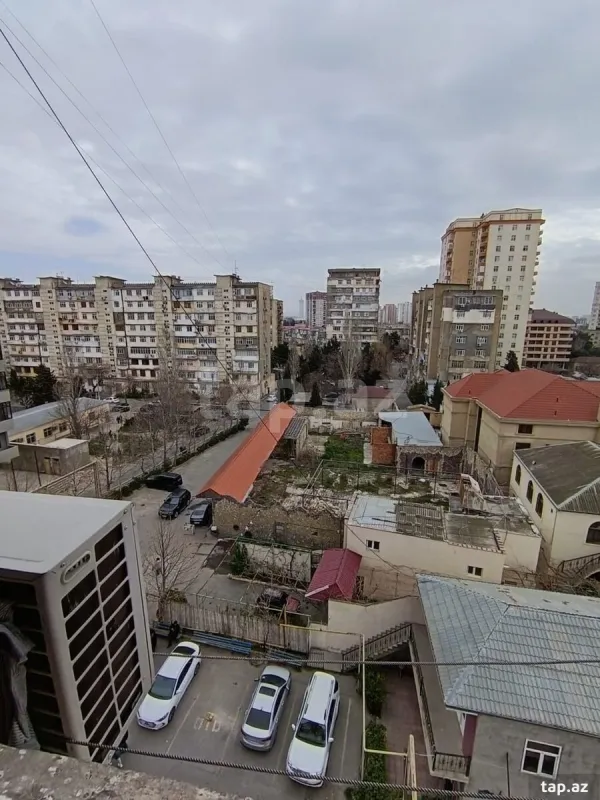 Satılır 4 otaqlı mənzil 110 m²