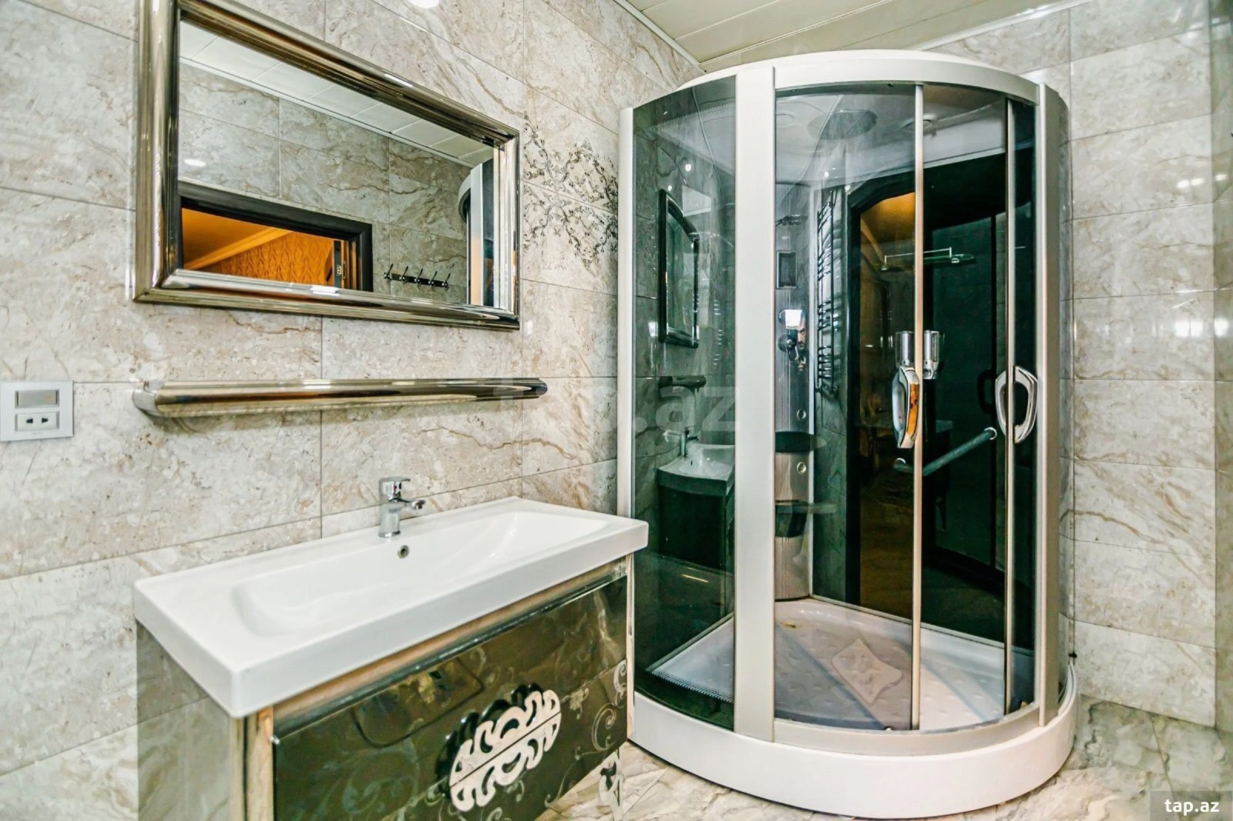 Kirayə verilir 3 otaqlı yeni tikili 136 m²