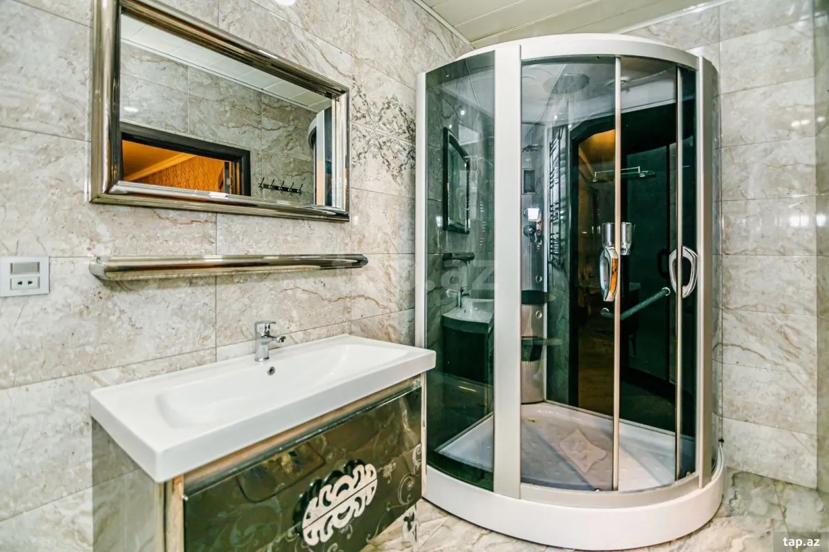 Kirayə verilir 3 otaqlı yeni tikili 136 m²