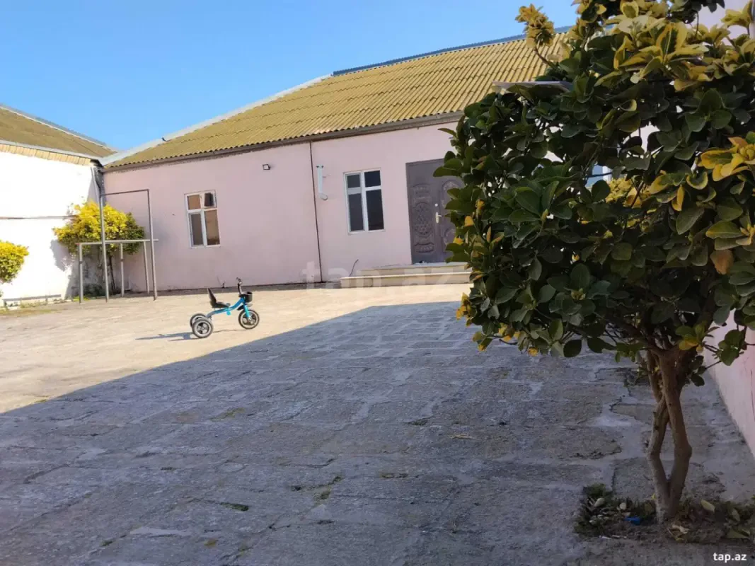 Satılır 5 otaqlı həyət evi 285 m²