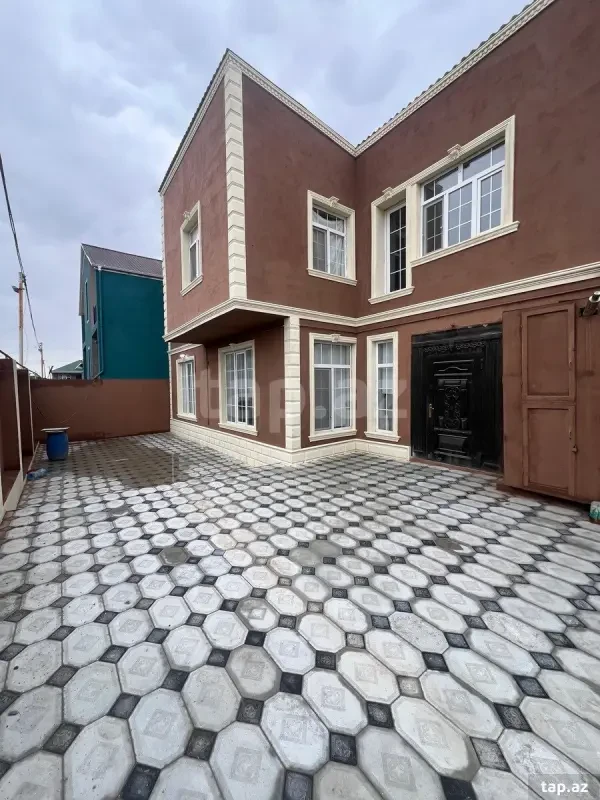 Satılır 4 otaqlı həyət evi 145 m²