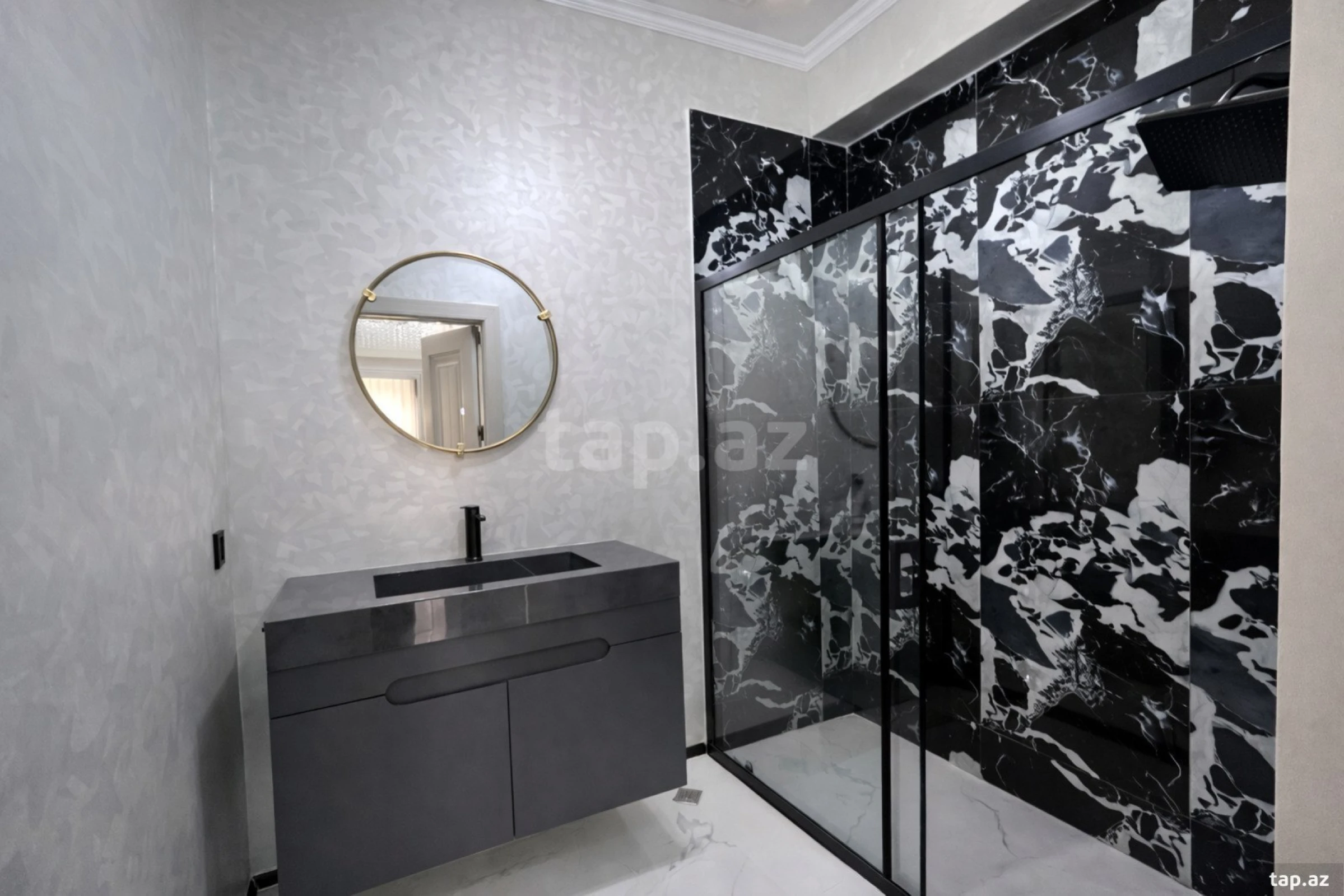 Satılır 3 otaqlı yeni tikili 135 m²