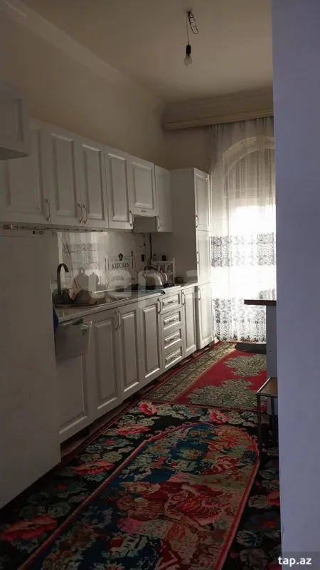 Satılır 11 otaqlı həyət evi 300 m²
