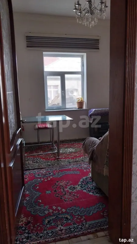 Satılır 11 otaqlı həyət evi 300 m²