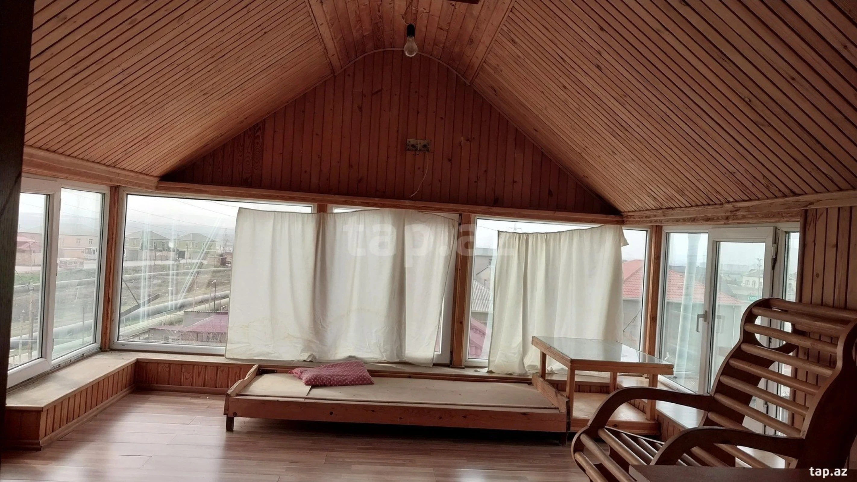 Satılır 11 otaqlı həyət evi 300 m²