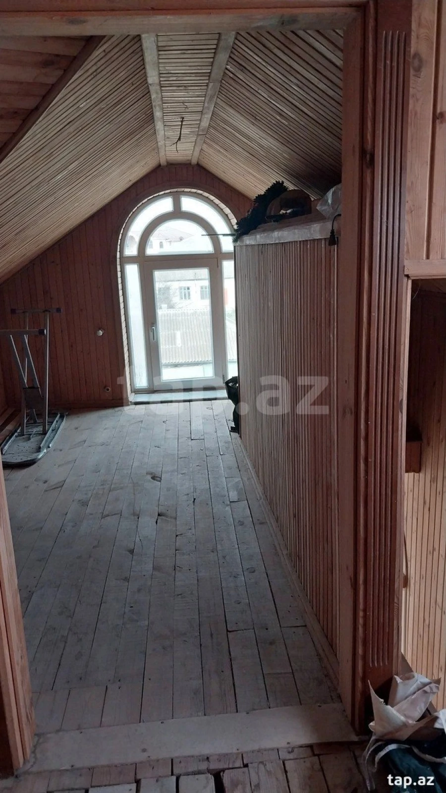 Satılır 11 otaqlı həyət evi 300 m²