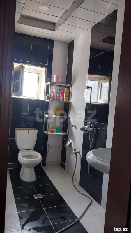 Satılır 11 otaqlı həyət evi 300 m²