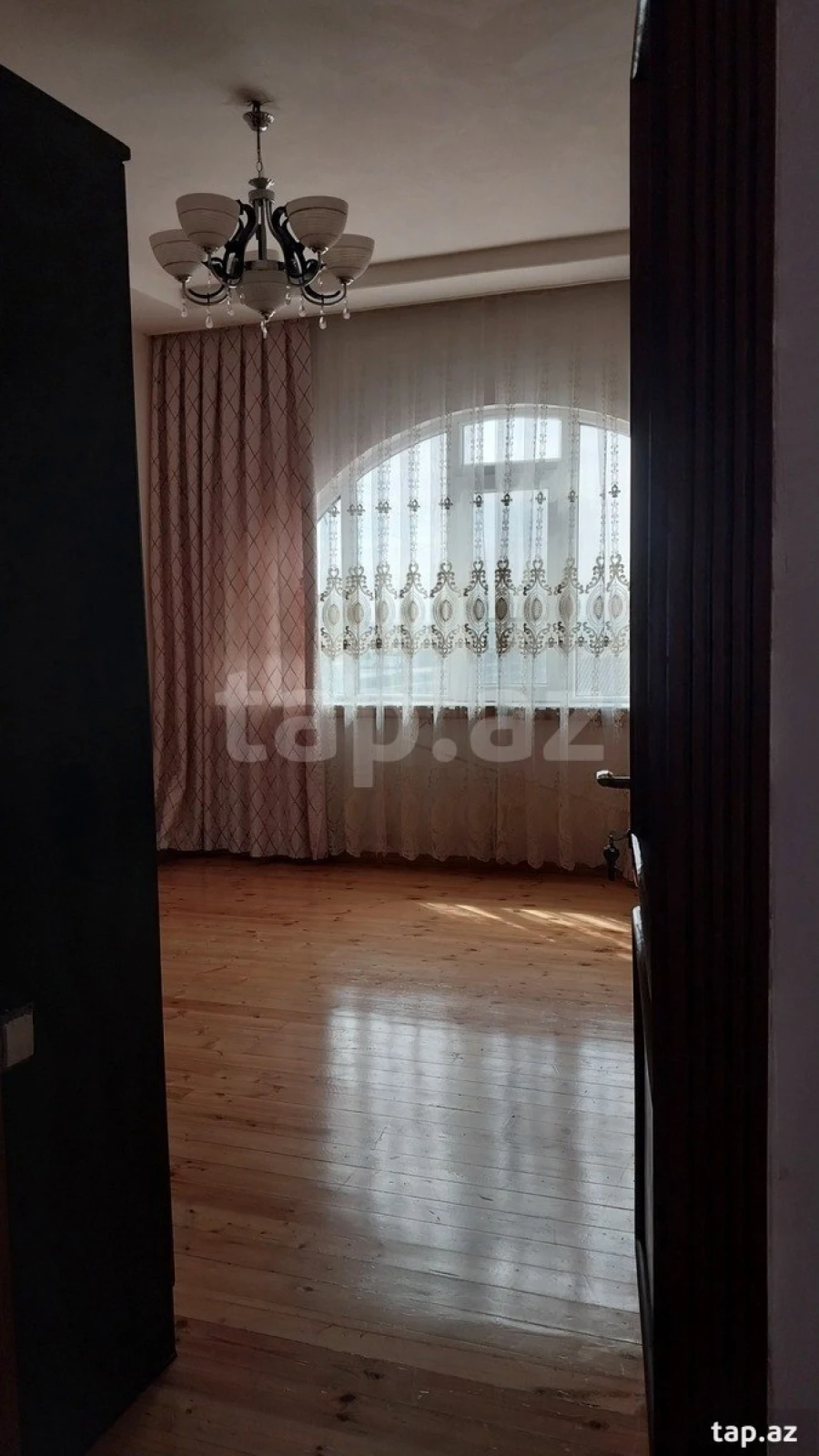 Satılır 11 otaqlı həyət evi 300 m²