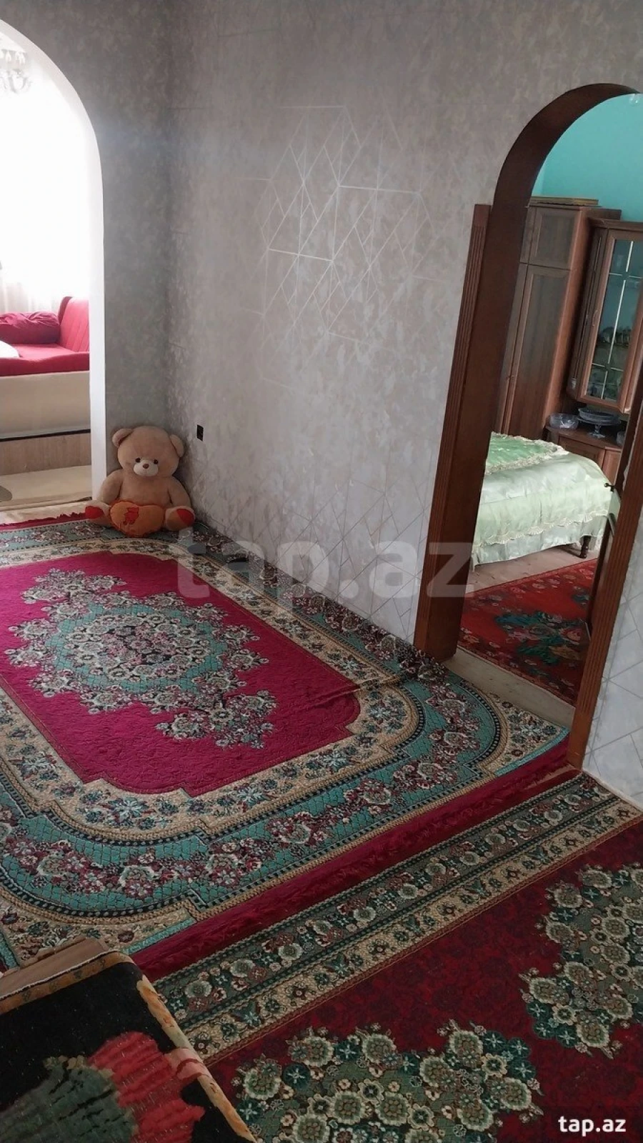 Satılır 11 otaqlı həyət evi 300 m²