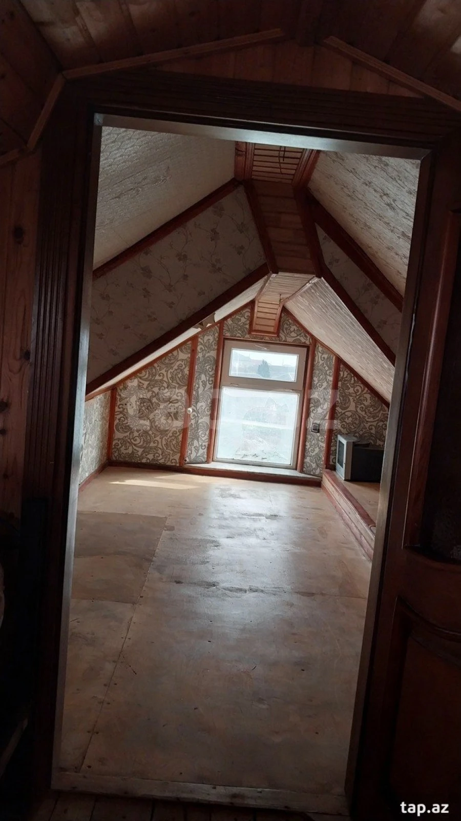 Satılır 11 otaqlı həyət evi 300 m²