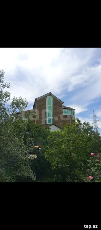 Satılır 11 otaqlı həyət evi 300 m²