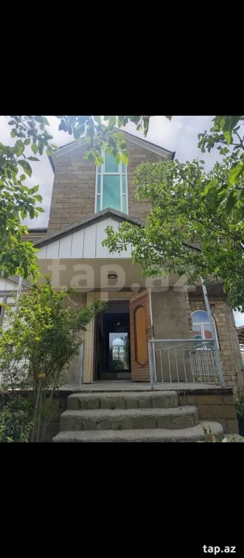 Satılır 11 otaqlı həyət evi 300 m²