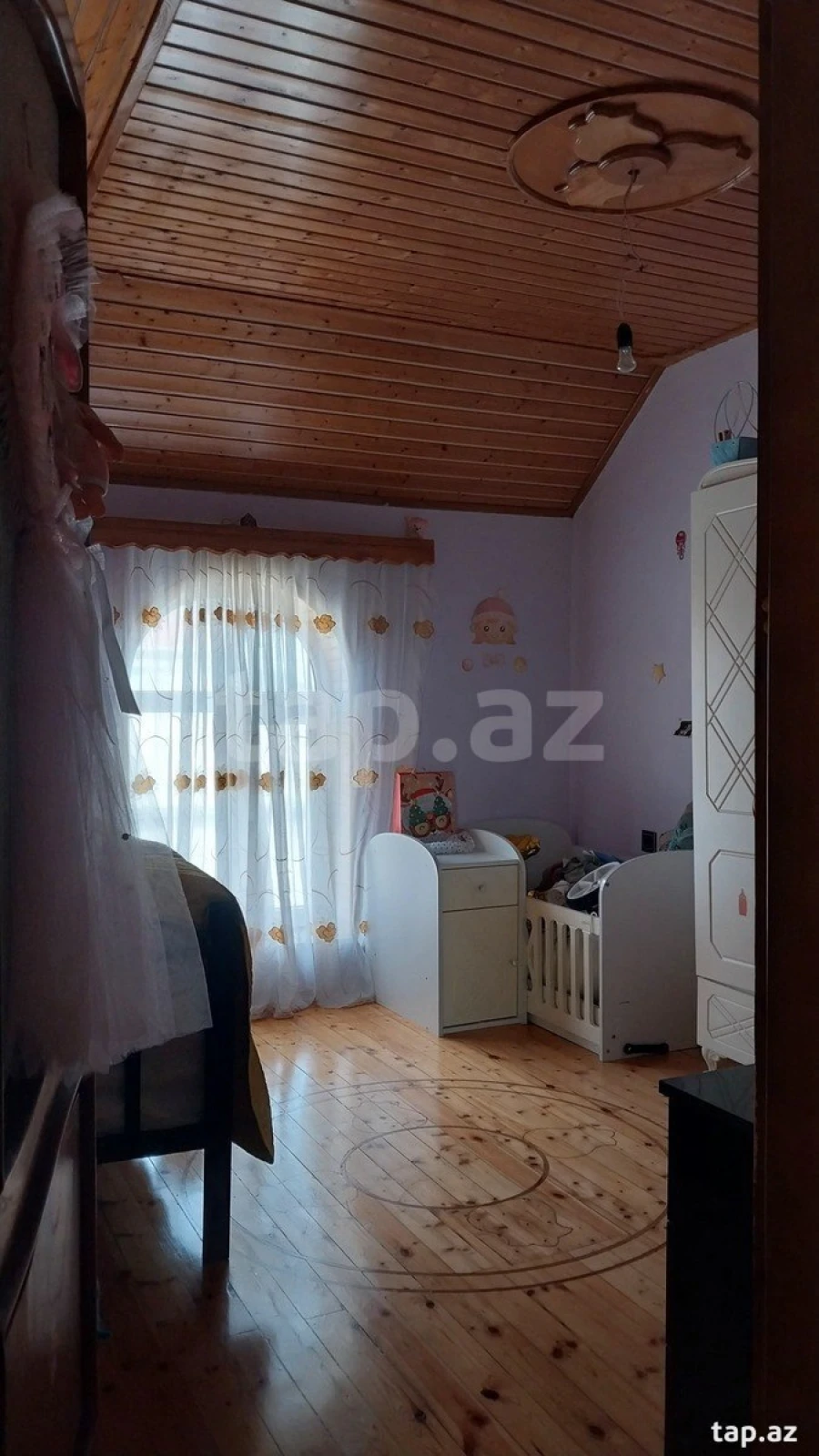 Satılır 11 otaqlı həyət evi 300 m²