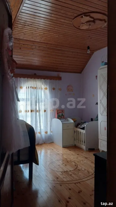 Satılır 11 otaqlı həyət evi 300 m²