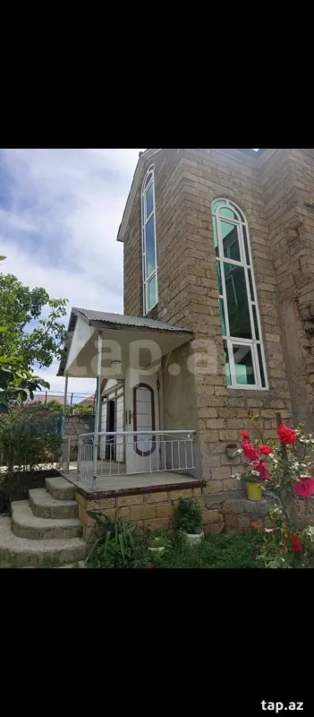 Satılır 11 otaqlı həyət evi 300 m²