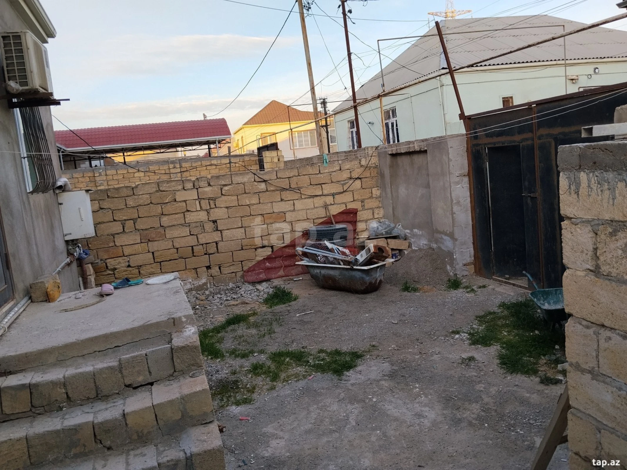 Satılır 4 otaqlı həyət evi 100 m²