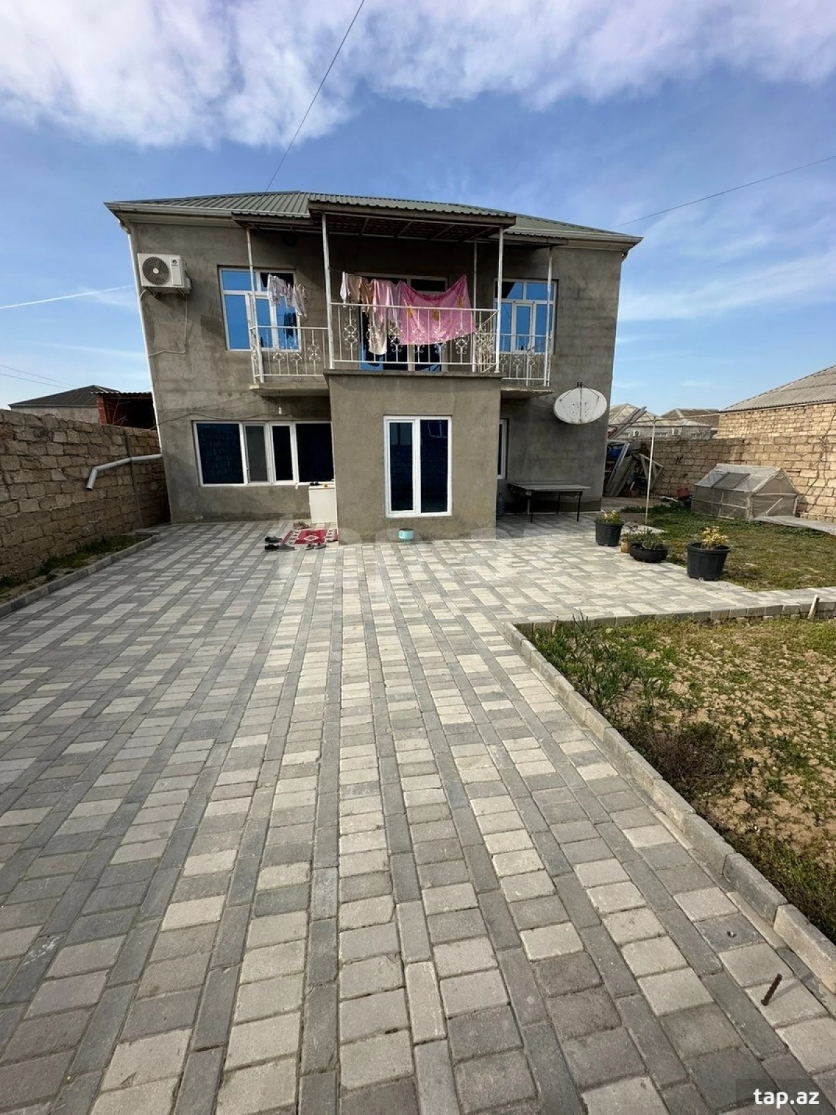 Satılır 5 otaqlı həyət evi 150 m²