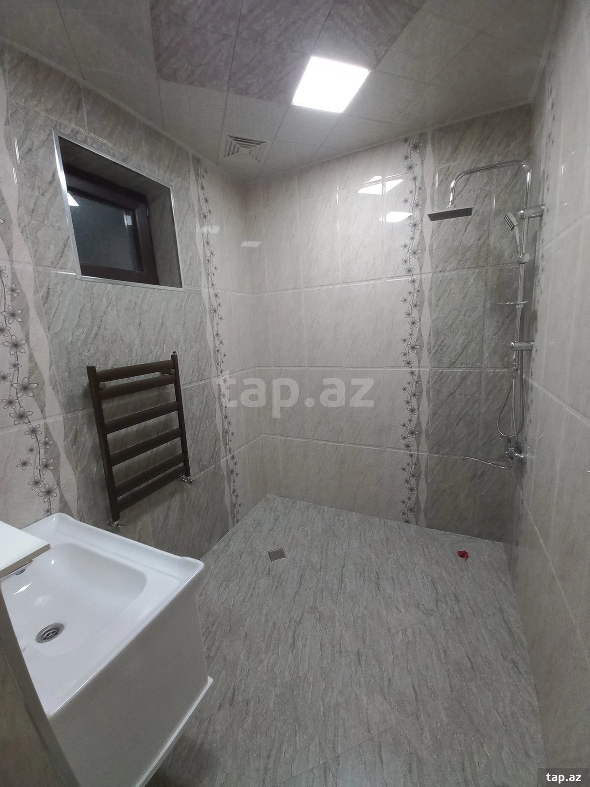Kirayə verilir 8 otaqlı həyət evi 200 m²