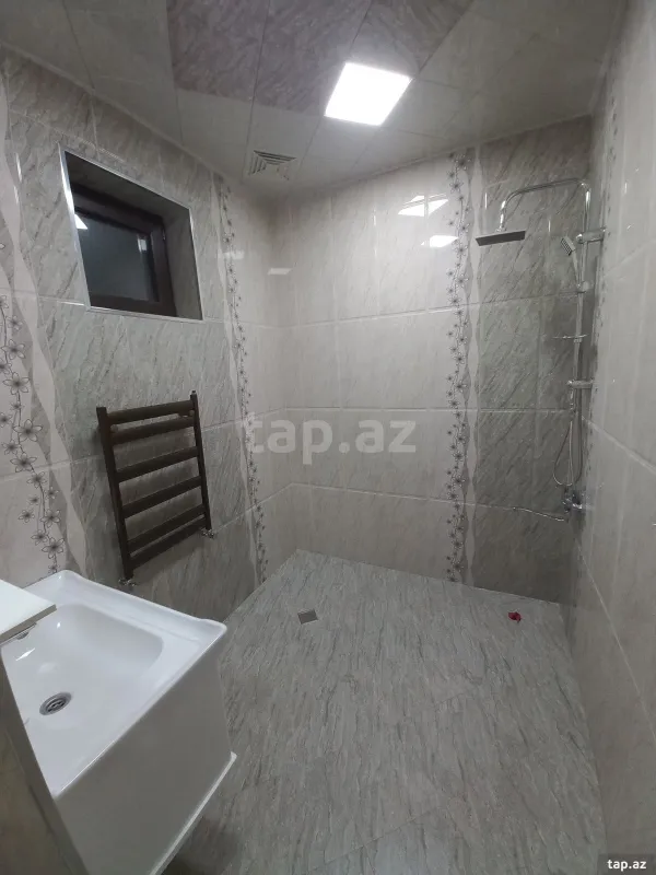 Kirayə verilir 8 otaqlı həyət evi 200 m²