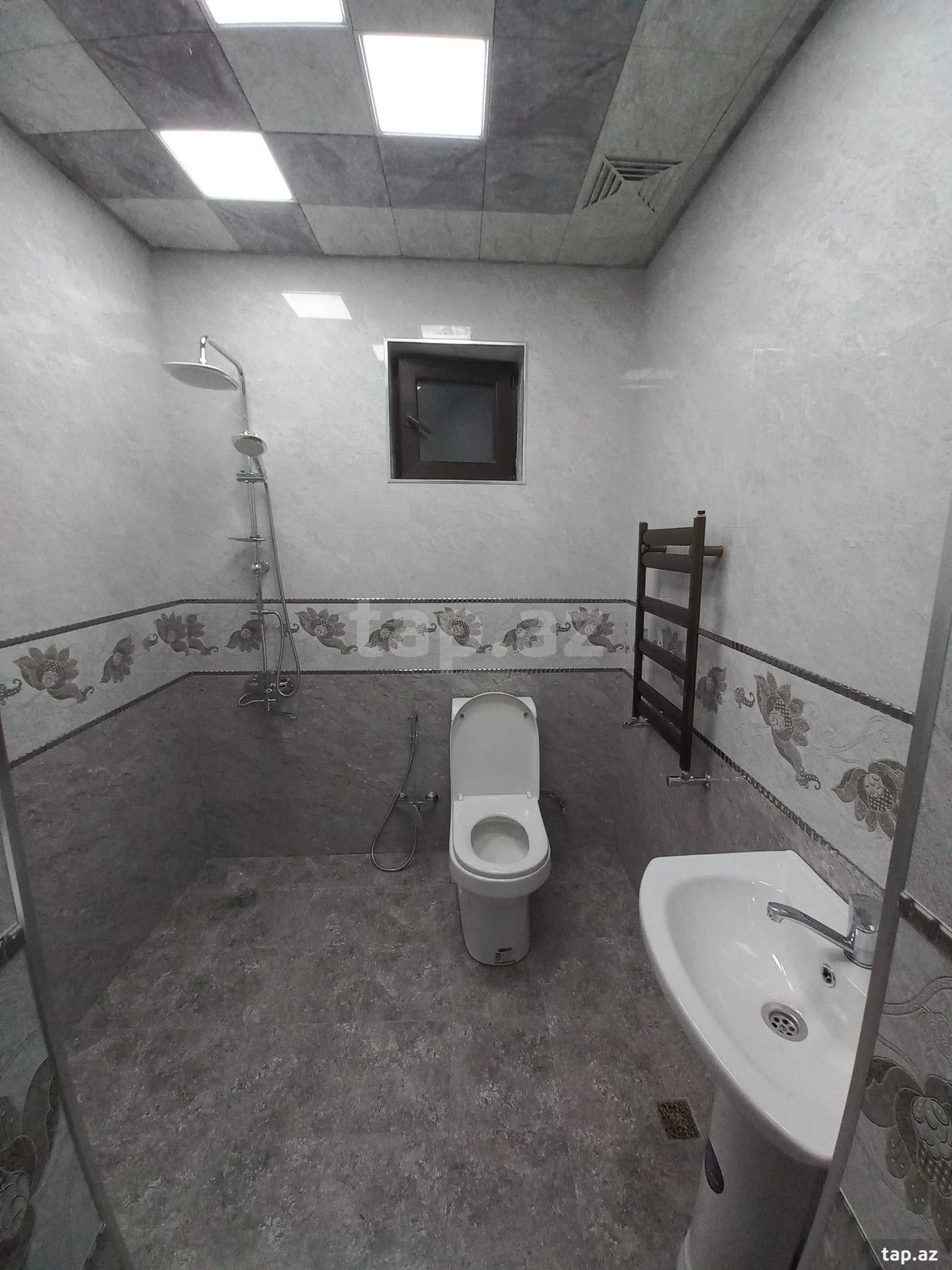 Kirayə verilir 8 otaqlı həyət evi 200 m²