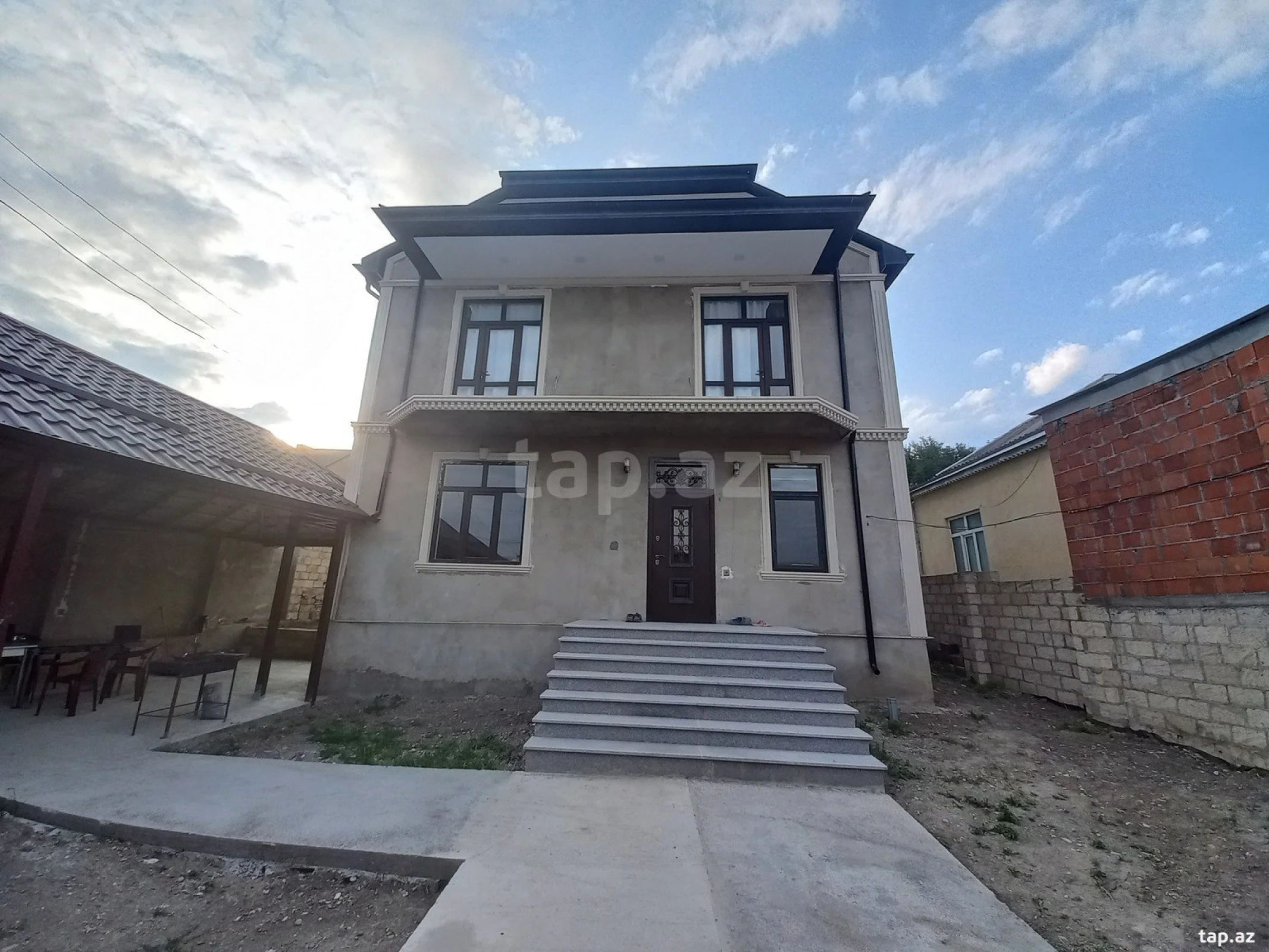 Kirayə verilir 8 otaqlı həyət evi 200 m²