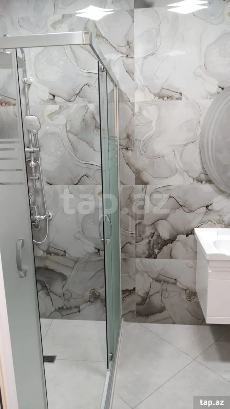 Kirayə verilir 3 otaqlı yeni tikili 120 m²