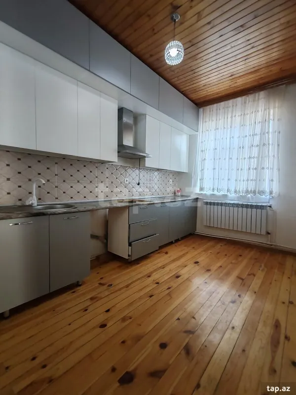 Satılır 5 otaqlı həyət evi 400 m²