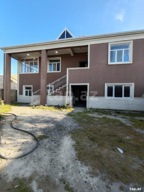 Satılır 5 otaqlı həyət evi 400 m²