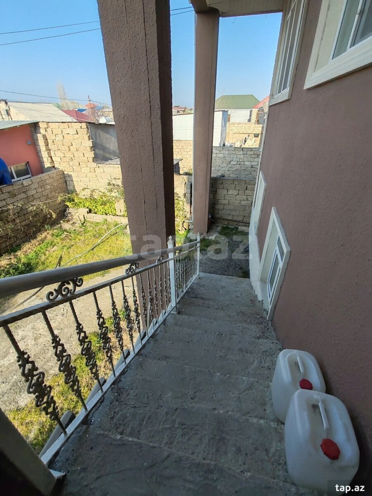 Satılır 5 otaqlı həyət evi 400 m²