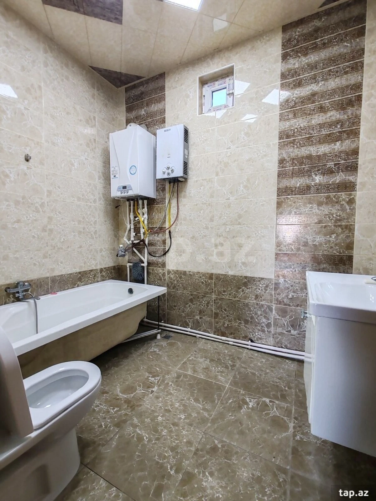 Satılır 5 otaqlı həyət evi 400 m²