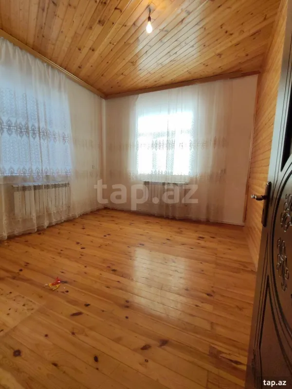 Satılır 5 otaqlı həyət evi 400 m²