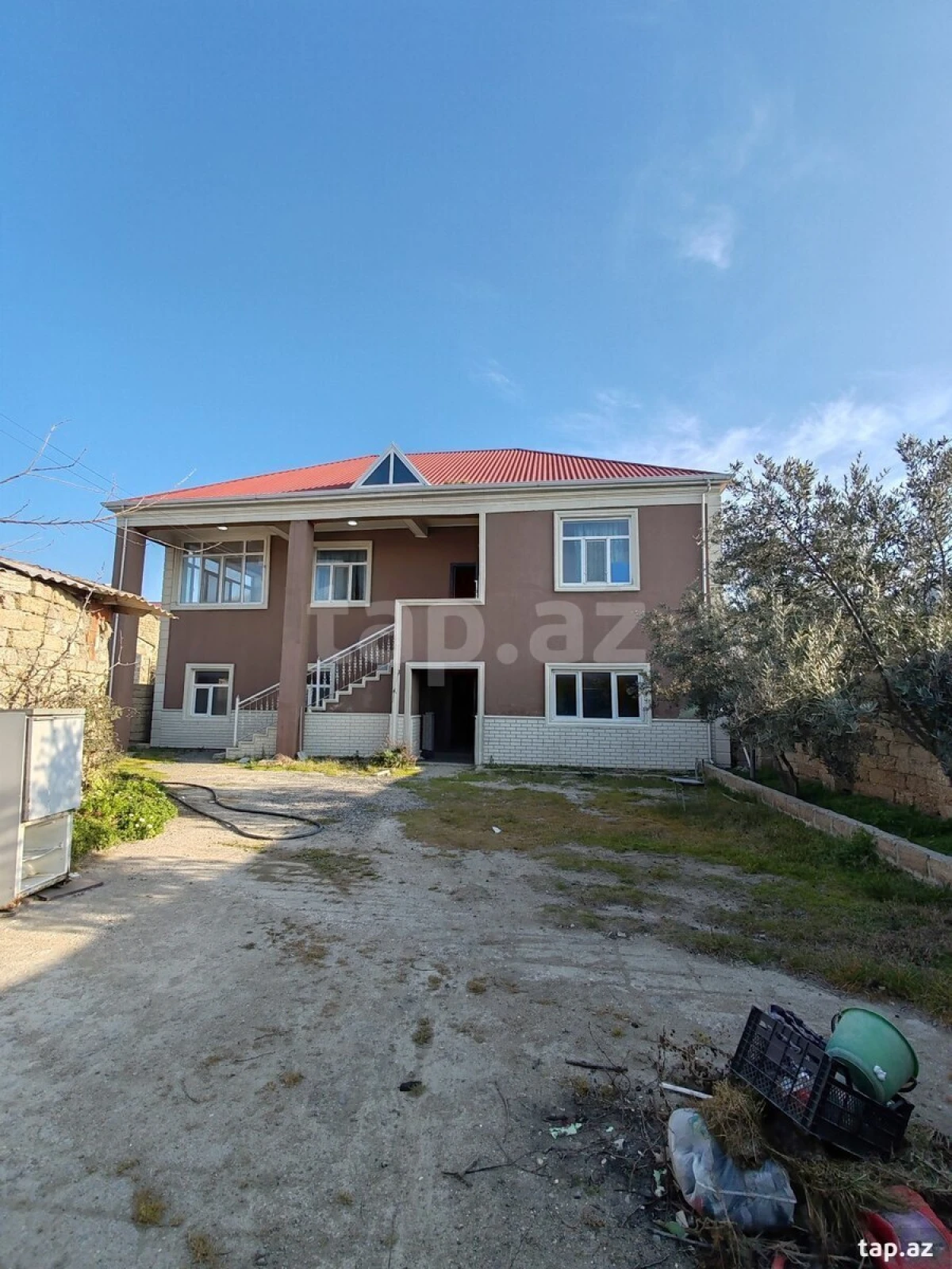 Satılır 5 otaqlı həyət evi 400 m²